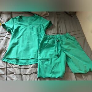 Jaanuu surgical green scrubs